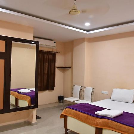 Hotel Sarweshwary Varanasi Exterior foto